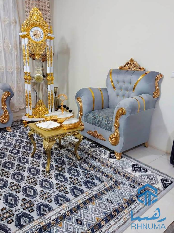 فروش یک سیت مبل  هفت نفره همراه سه دانه میز
