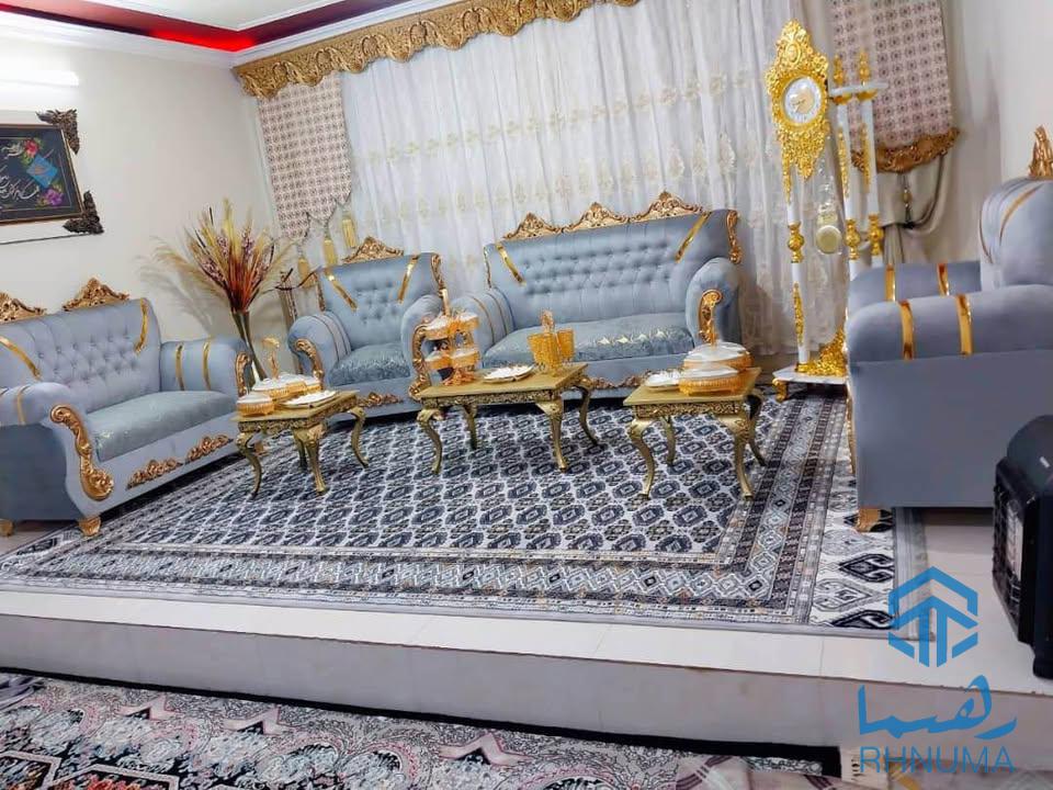 فروش یک سیت مبل  هفت نفره همراه سه دانه میز