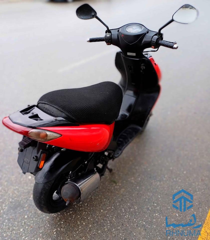 یک عراده موترسایکل KYMCO جاپانی