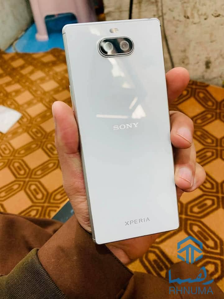 Sony Xperia 8