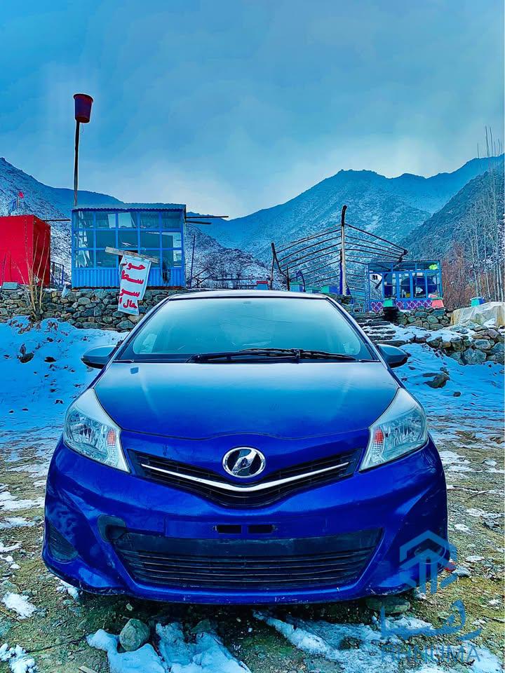 Toyota vitz 2011