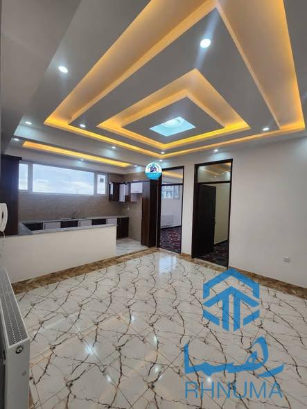 یک واحد چهار اطاقه فروشی تخت بامدار