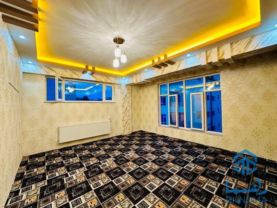 آپارتمان فروشی سه اطاقه تخت بام دار  واقع سرک پنجم پروژه