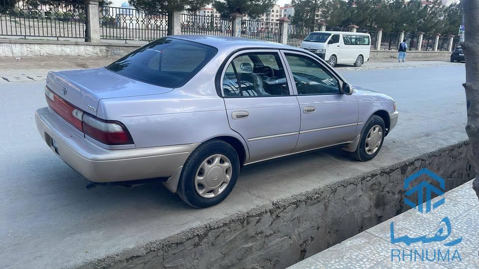 یک عراده موتر کرولای کانادایی