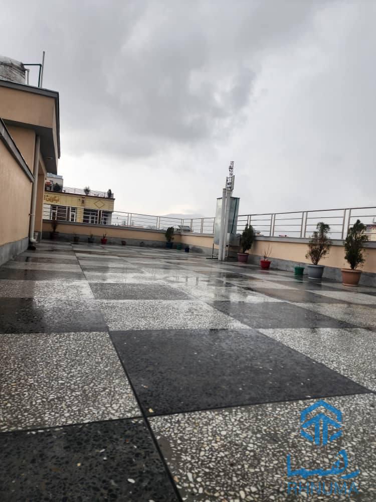 یک واحد چهار اطاقه فروشی تخت بامدار