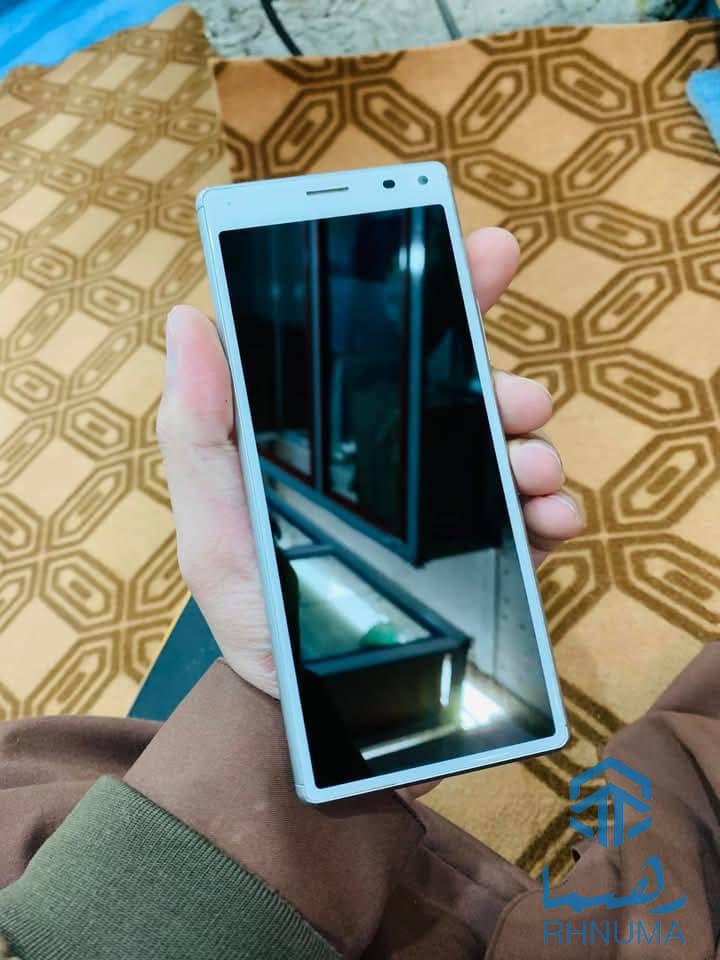 Sony Xperia 8