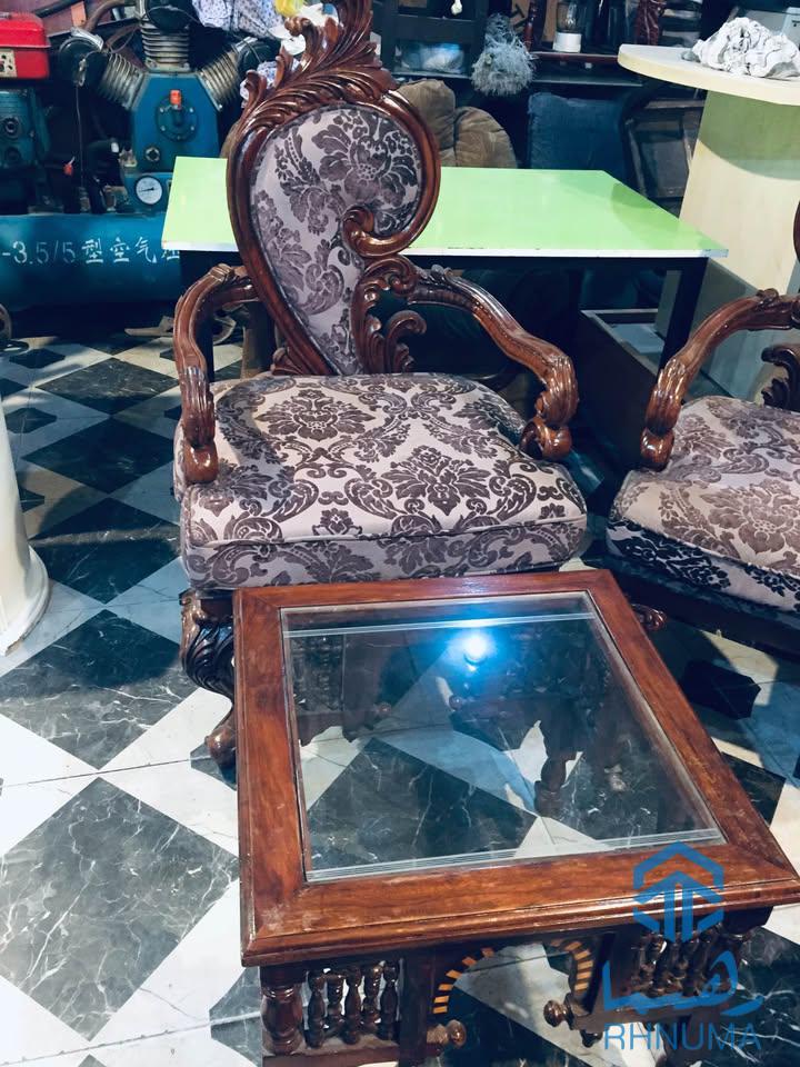 یک‌ چو کی میز فروشی