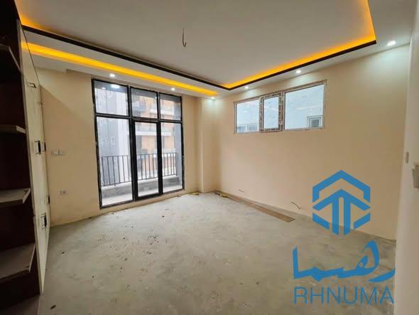یک باب آپارتمان فروشی سه اطاقه نو ساخت