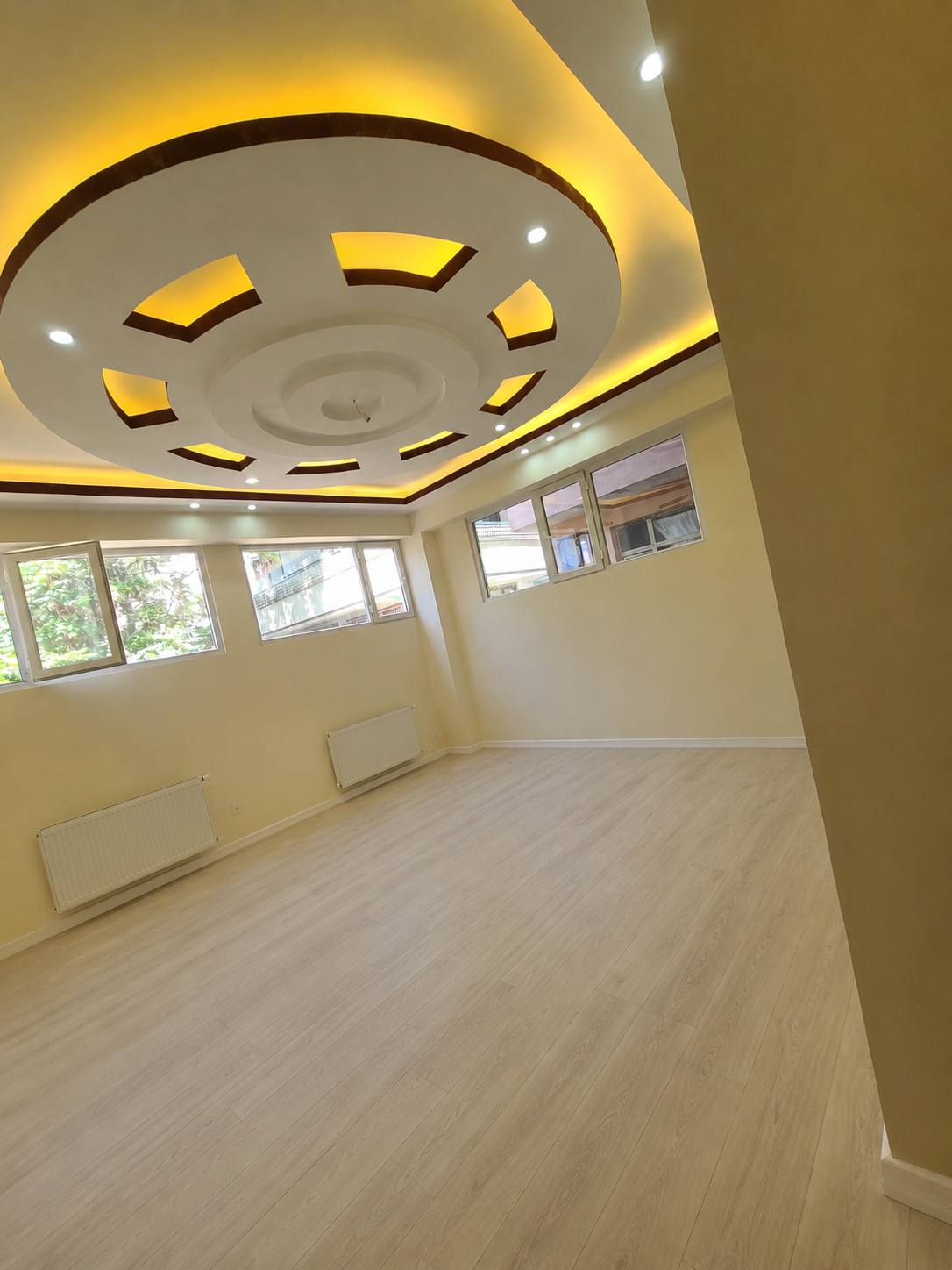 🏢 فروش عاجل آپارتمان ۴ اطاقه نو‌ساخت 🏢