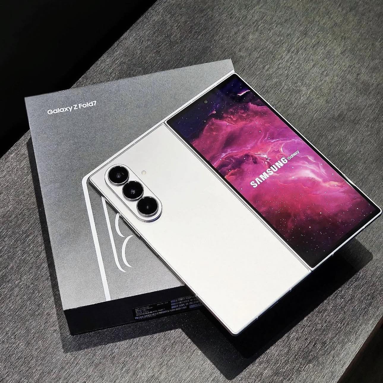 خپلواک موبایل محصول جدید سامسونگ Galaxy Fold 7 را که با بهترین انکشافات نوین آراسته است، به مناسب ترین قیمت و معیاری ترین کیفیت به فروش گذاشته است.