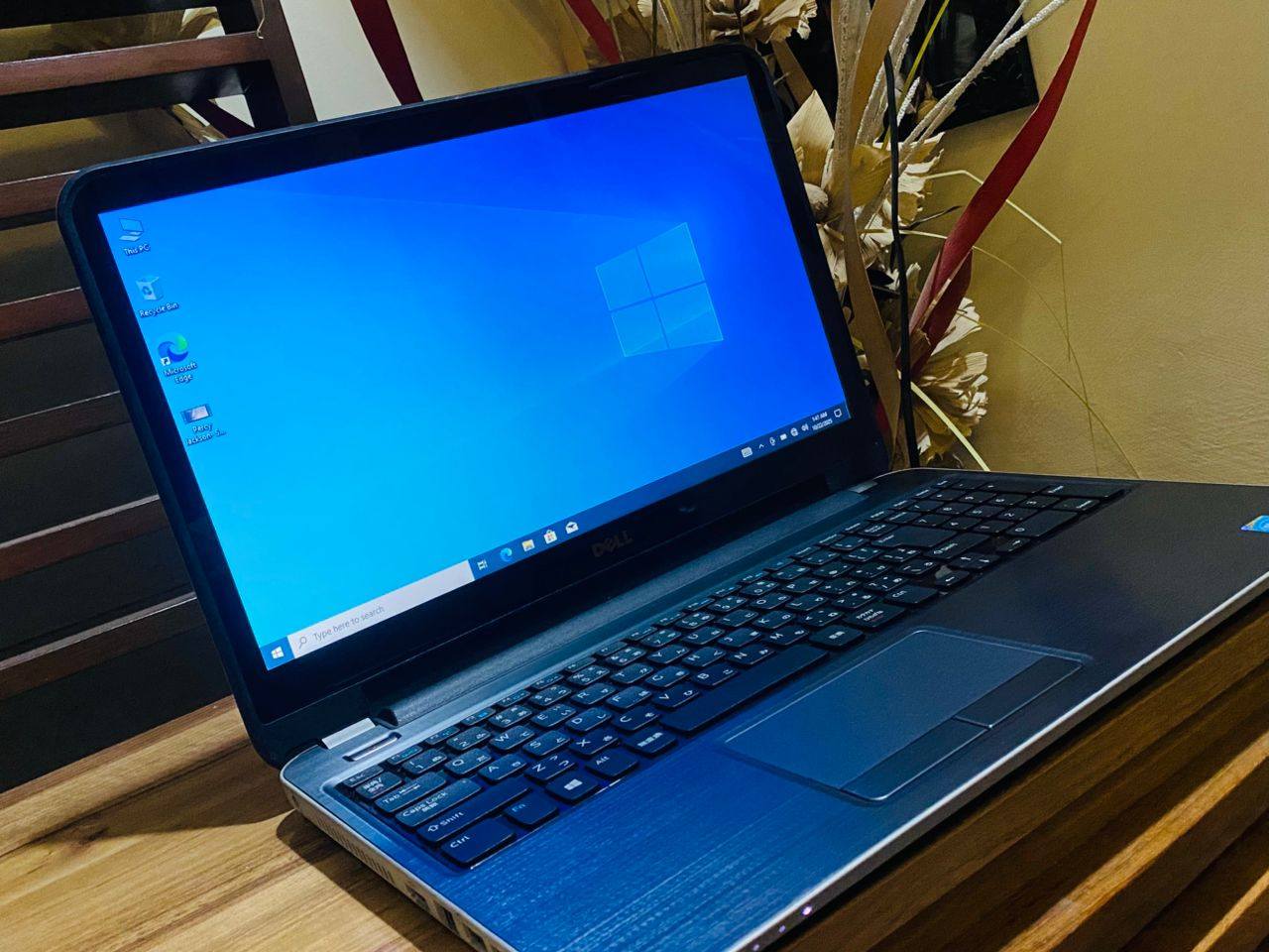 فروش عاجل یک عدد لبتاپ کمپنی DELL به قیمت استثنایی 7500