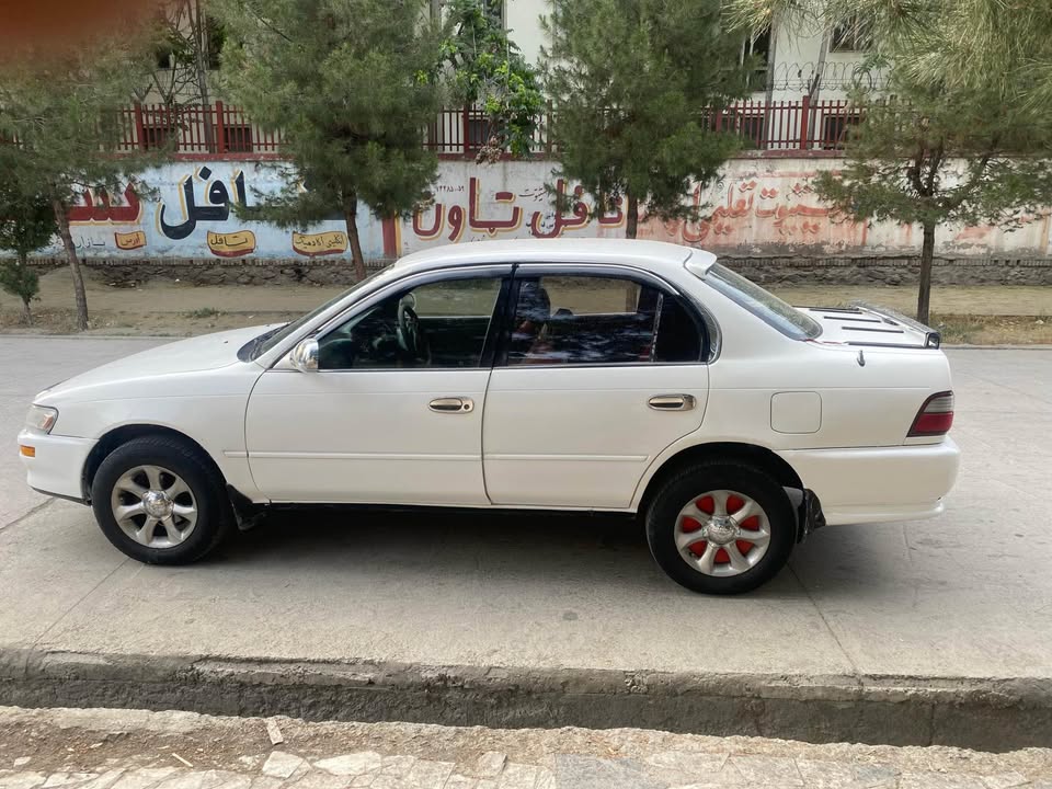 فروش یک عراده کرولای جاپانی