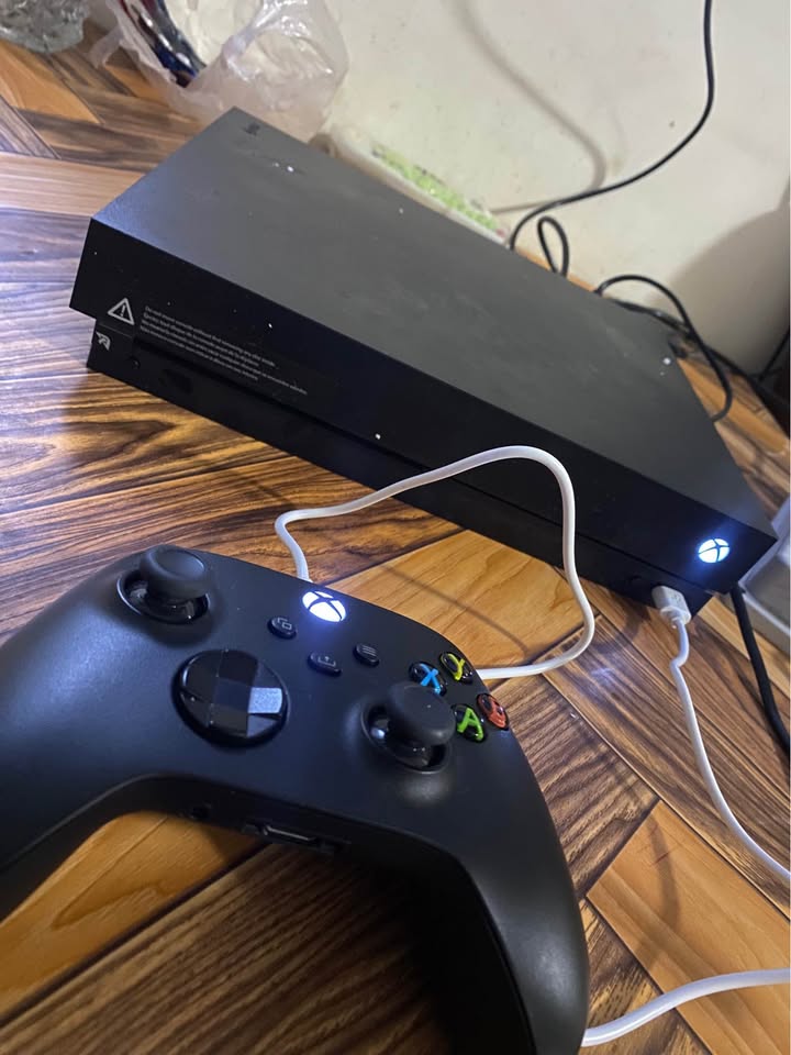Xbox one x 1tb فروش عاجل