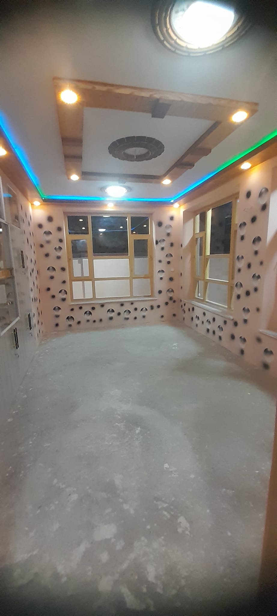 یک دربندحویلی فروشی واقع ناحیه هفتم شهر کابل بازار دهدانا سرک جوره شهیدا نزدیک سرک به این مشخصات ذیل می باشد