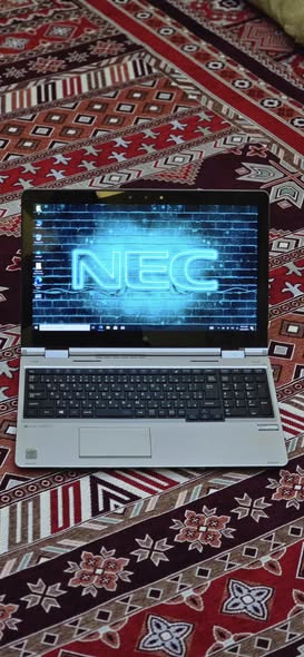 لپتاپ تج اسکرین 2-1 خاص برای برنامه هایی دفتری و محصلین.