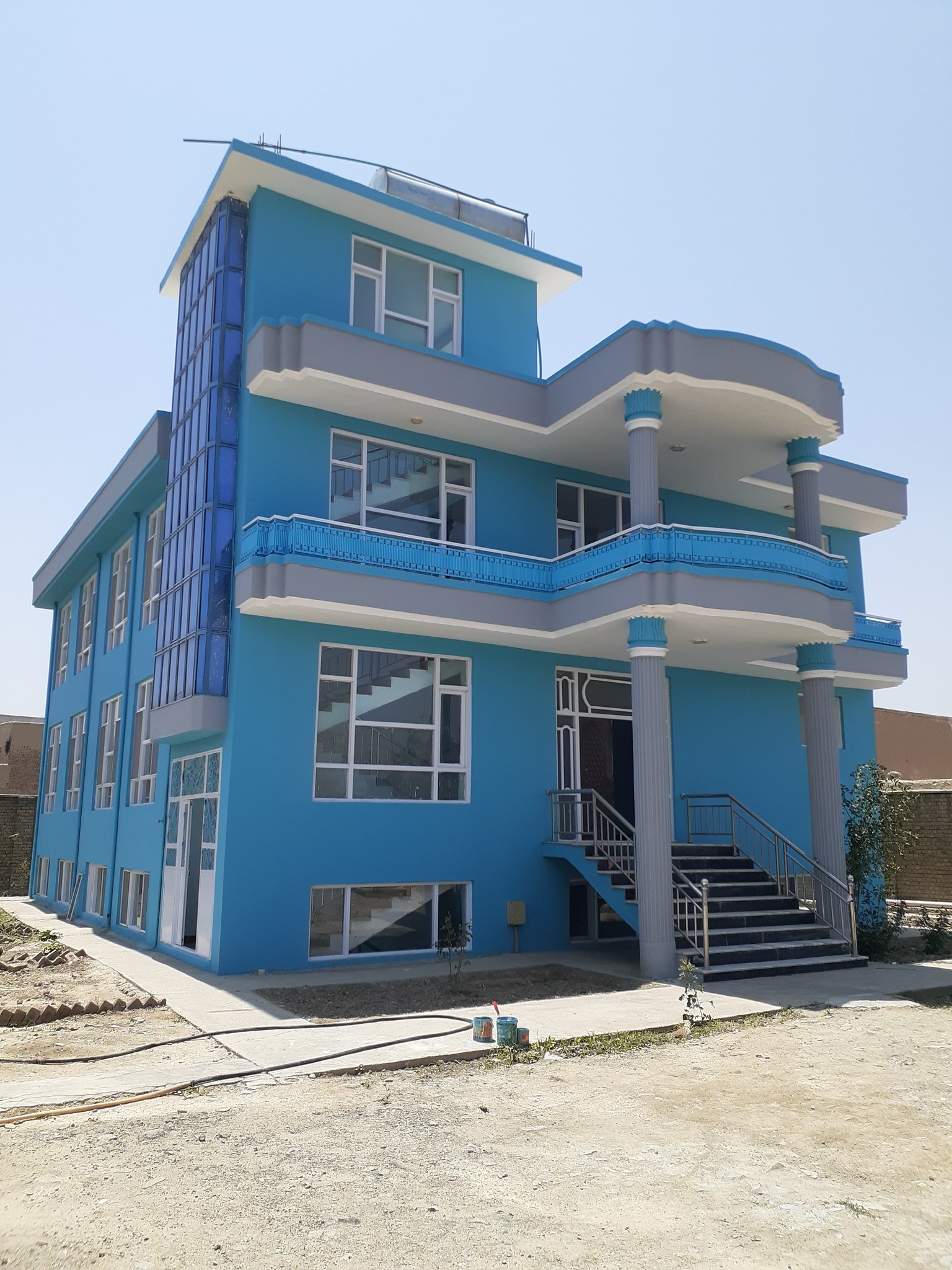یک دربندحولی فروشی کابل ناحيه هفتم چهلستون نوبرجه پشت سره هوتل پنج ستاره روشن