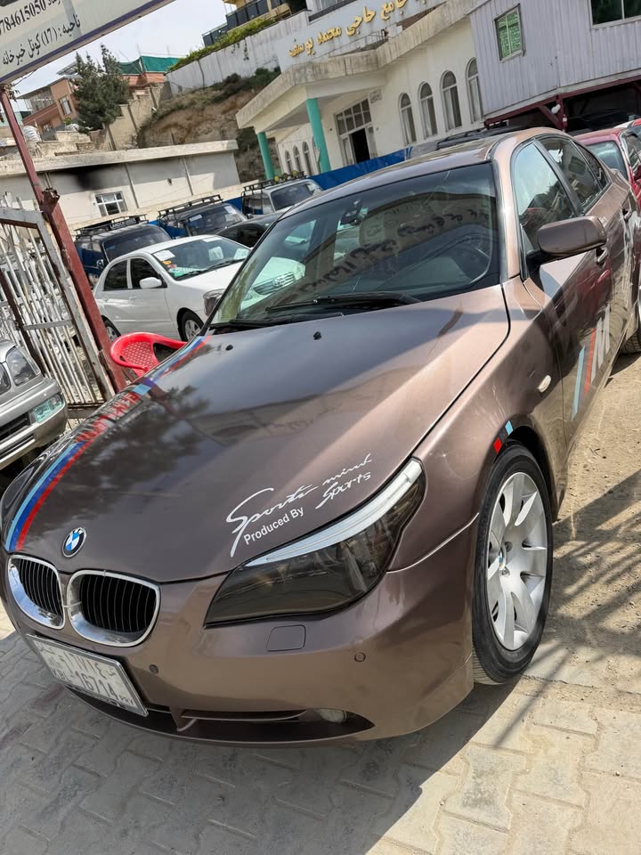 BMW525i