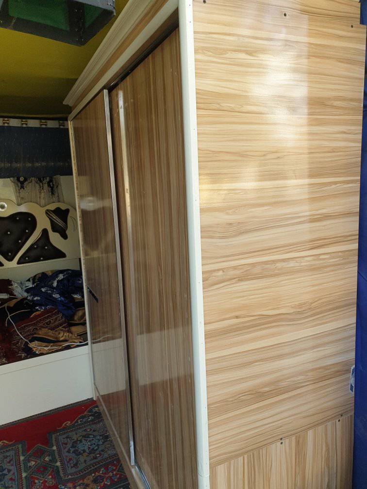 الماری لباس در حد نو بدون شکستگی بسیار ثابت