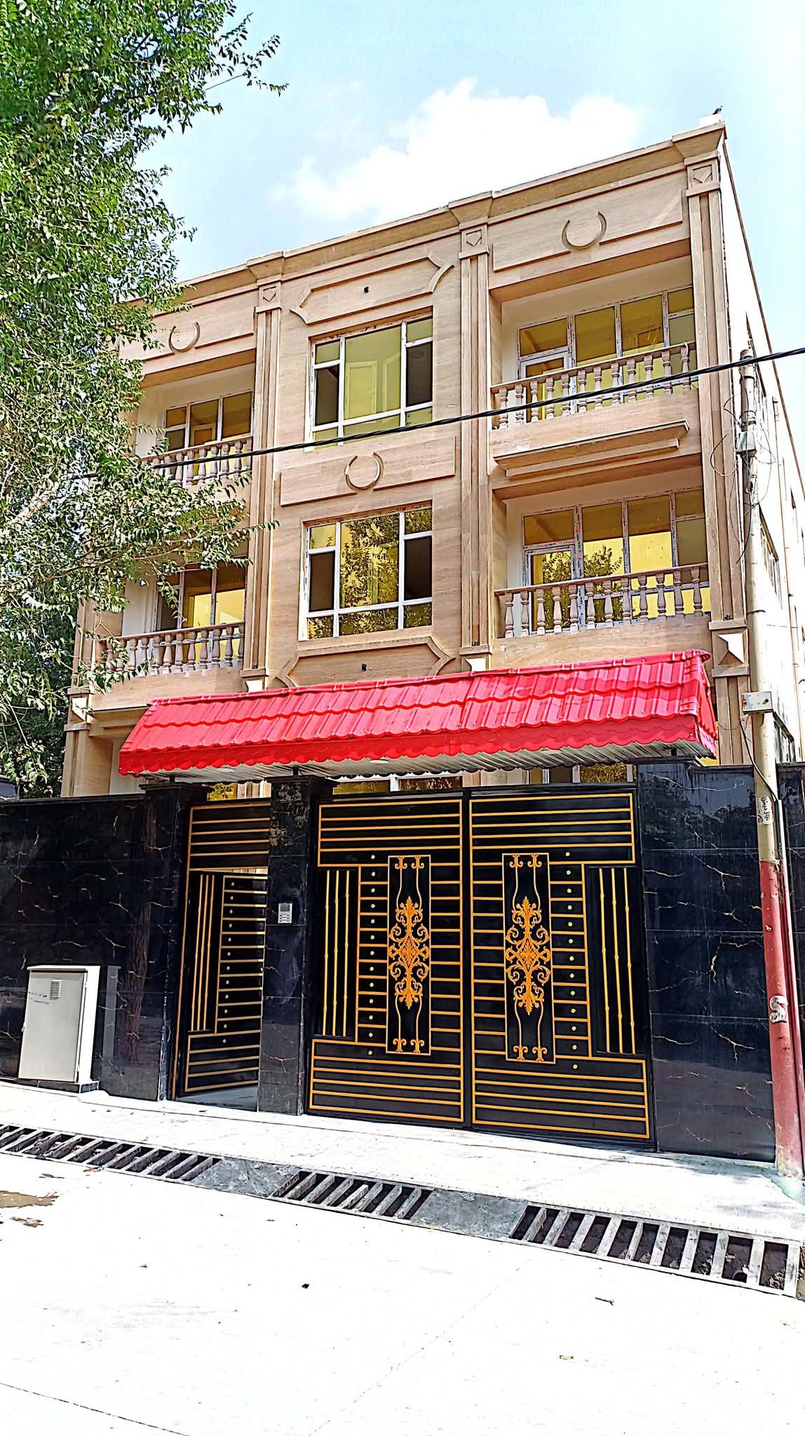 اپارتمان سه منزله فروشی نوساخت با دیکروشن زیبا سرک قانونی خیرخانه