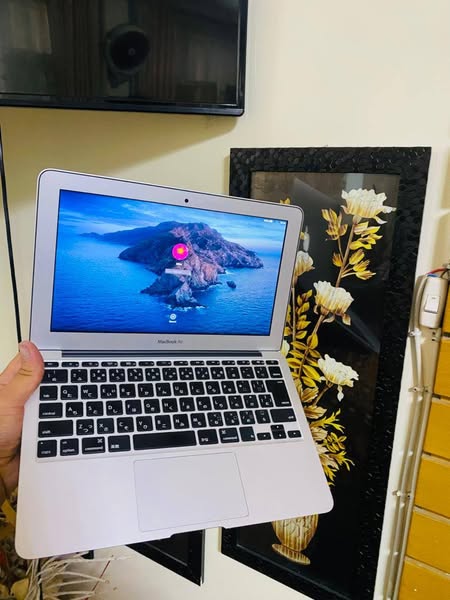 فروش عاجل یک عدد لبتاپ اپل مکبوک ایر