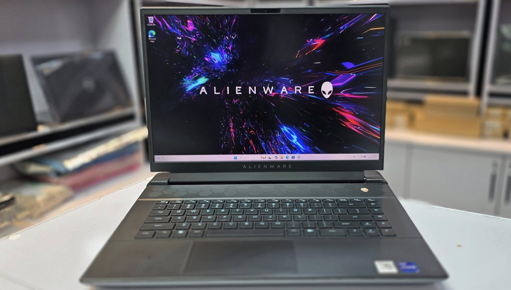 لپتاپ گیمینگ حرفه‌ای – Alienware M16 R1