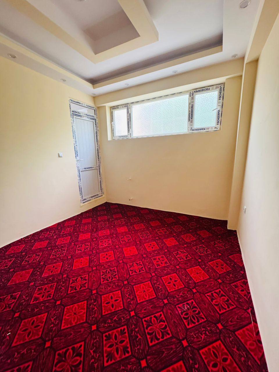 🏠 آپارتمان چهار  اطاقه کرایی منزل اول دارای   مرکز گرمی