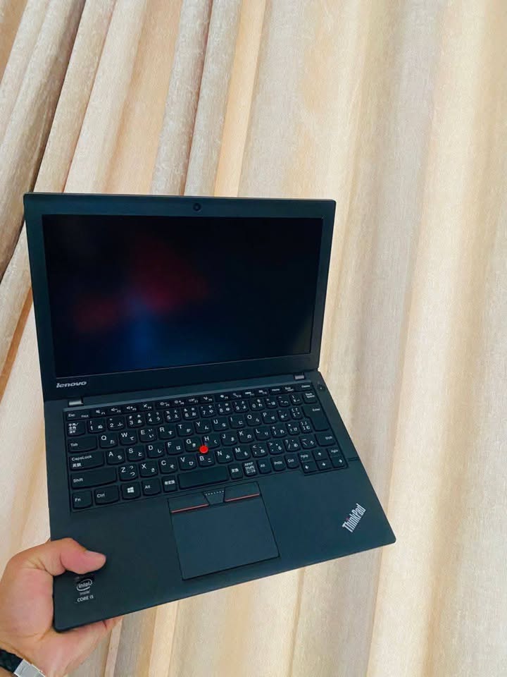 فروش عاجل وفوری یک عدد لبتاپ آمریکایی Lenovo tinkpad